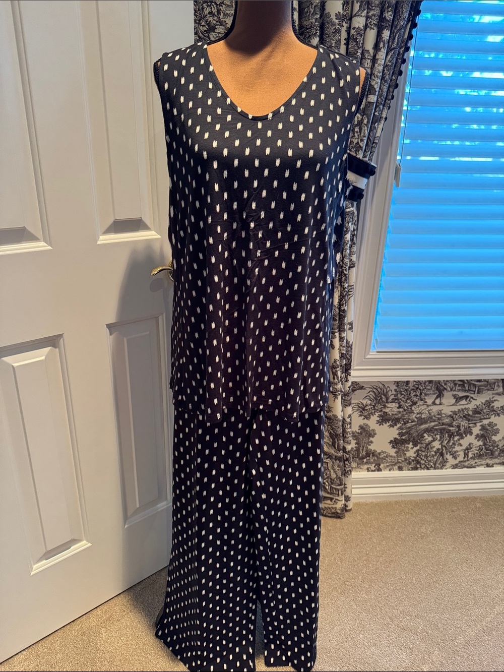 Sleeveless Black & White top and full leg pant set